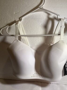Victoria's Secret White Seamless Moulded Bra